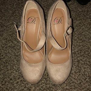 Beige/Cream Wedges